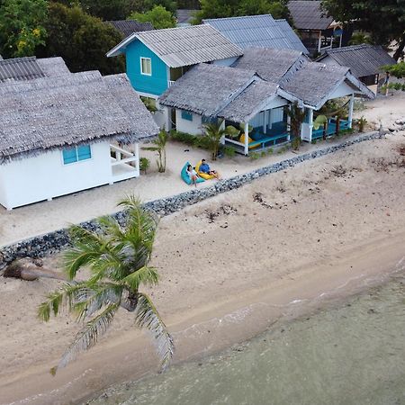 Sand Terrace Beach Bungalows บ้านใต้ ภายนอก รูปภาพ