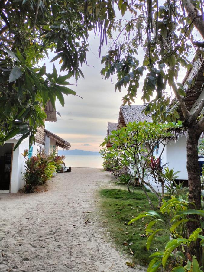 Sand Terrace Beach Bungalows บ้านใต้ ภายนอก รูปภาพ