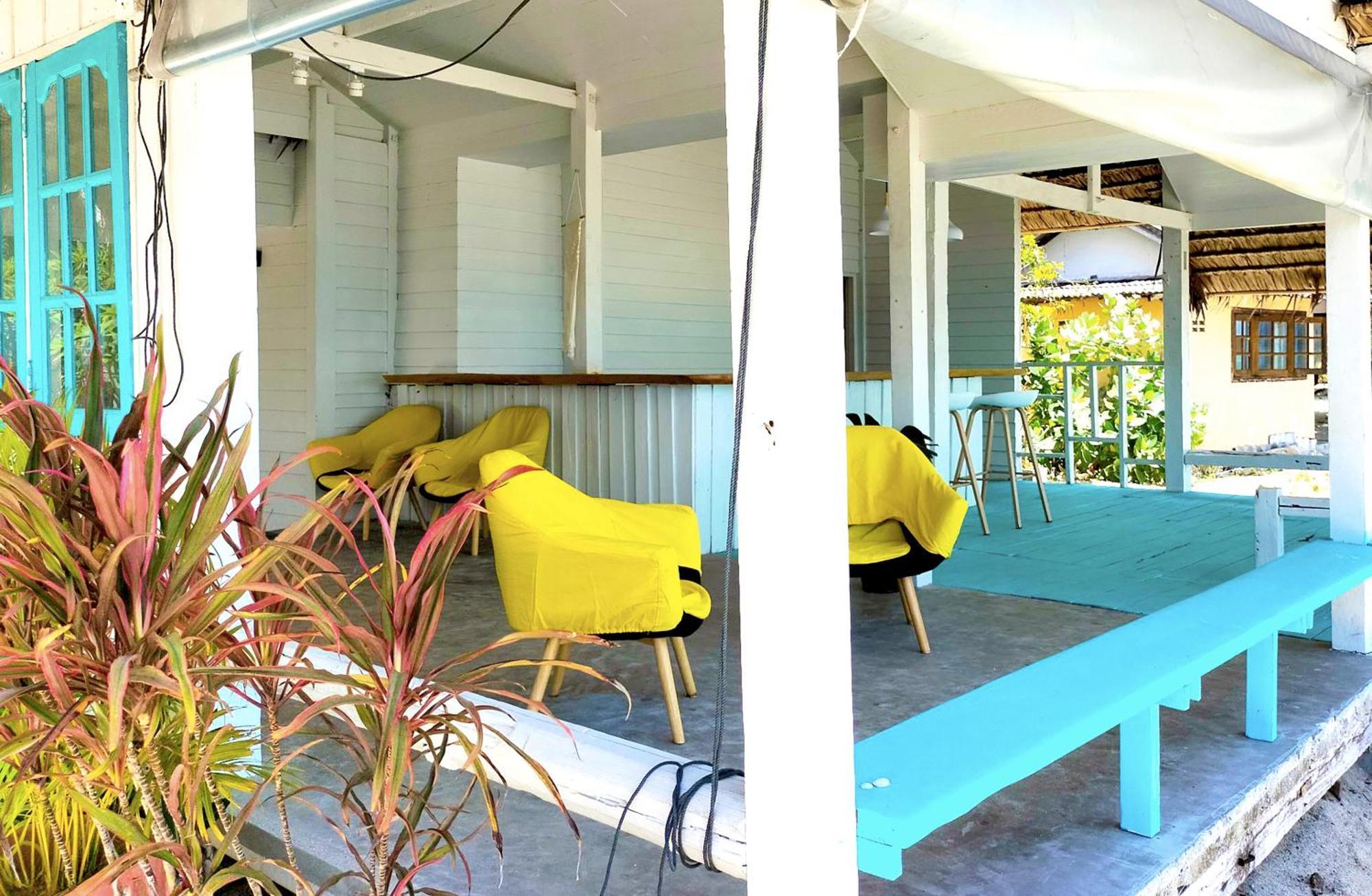 Sand Terrace Beach Bungalows บ้านใต้ ภายนอก รูปภาพ