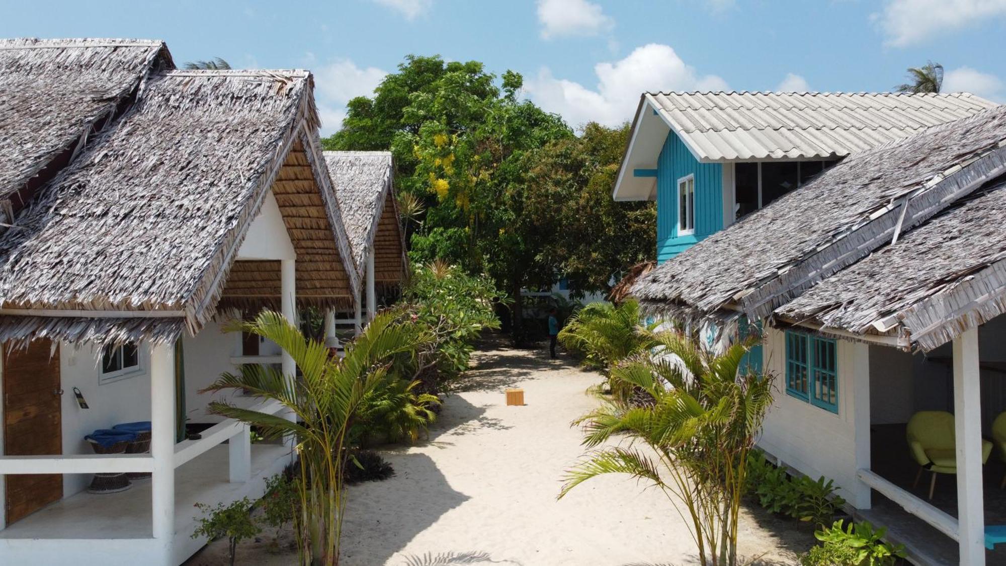 Sand Terrace Beach Bungalows บ้านใต้ ภายนอก รูปภาพ
