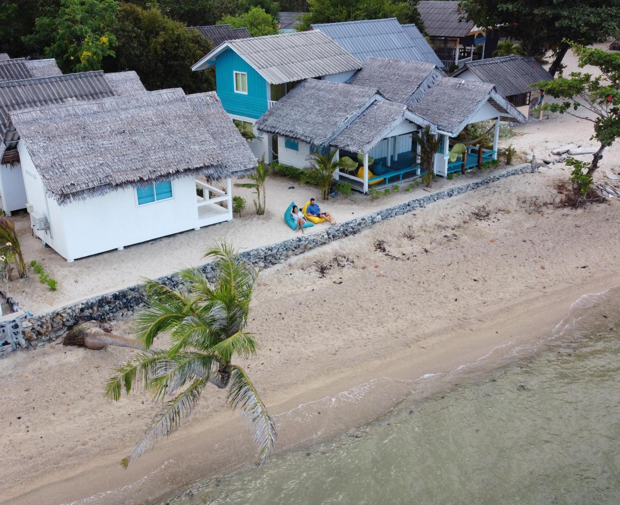 Sand Terrace Beach Bungalows บ้านใต้ ภายนอก รูปภาพ